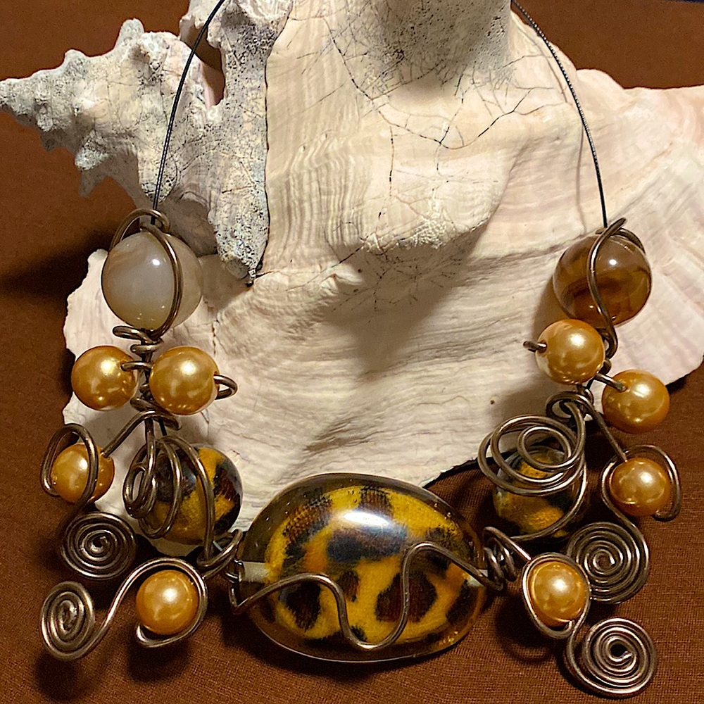 Bold handmade animal print faux Pearl choker neclace